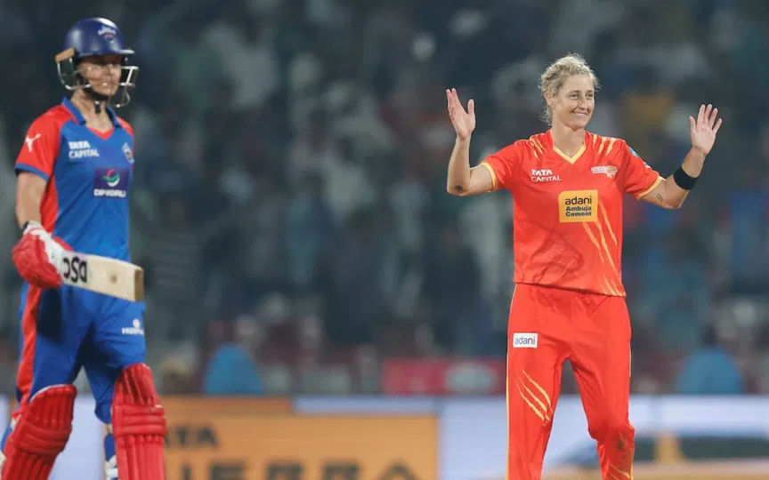 डिवाइन के ऑलराउंड प्रदर्शन की बदौलत गुजरात ने हासिल की जीत, दिल्ली को काम ना आई वोल्फ़ार्ट की साहसिक पारी